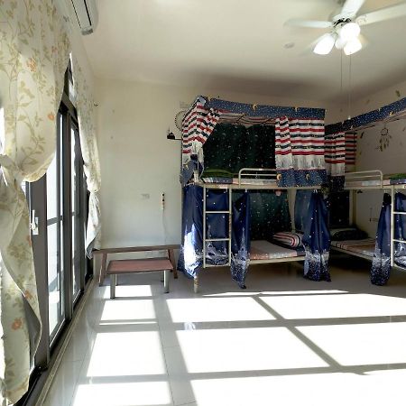 Hostel Sleeping Bag Boar Backpacker T'ai-tung Exterior foto