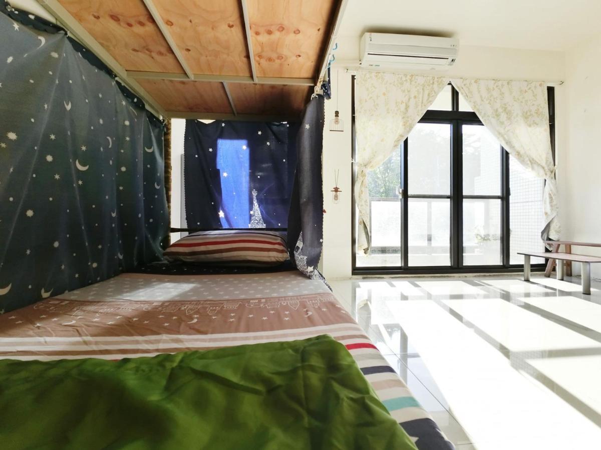 Hostel Sleeping Bag Boar Backpacker T'ai-tung Exterior foto