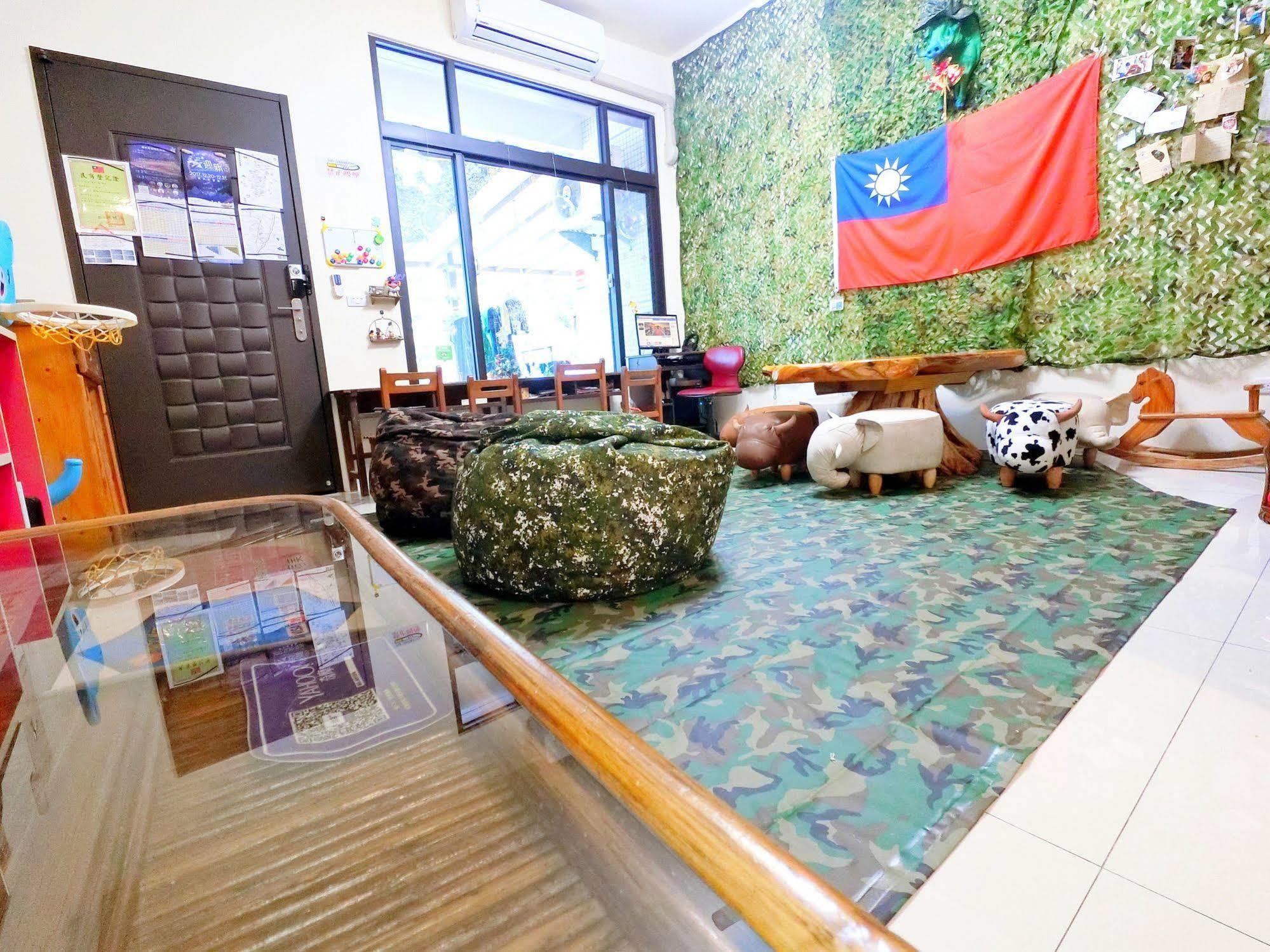Hostel Sleeping Bag Boar Backpacker T'ai-tung Exterior foto