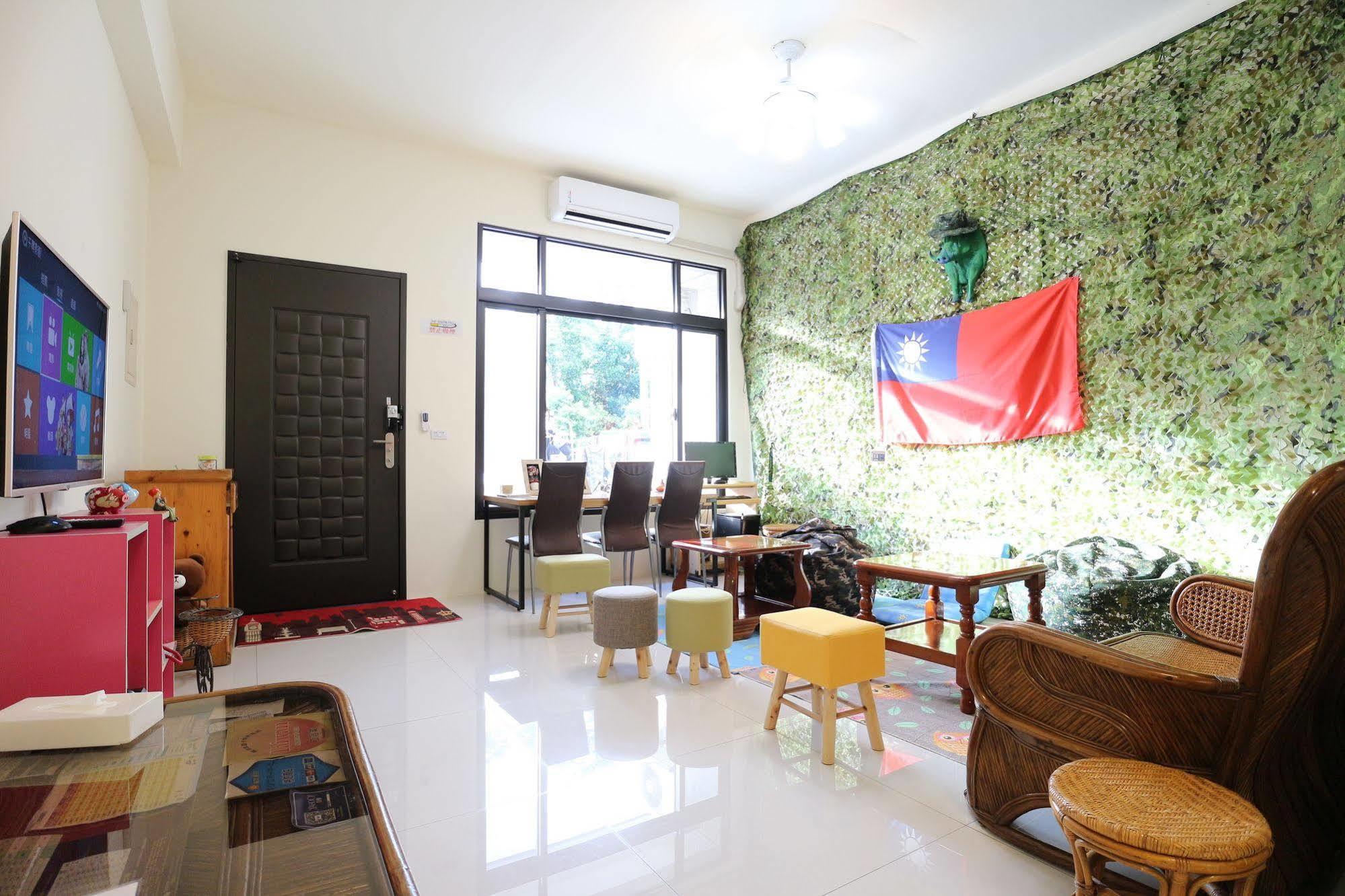 Hostel Sleeping Bag Boar Backpacker T'ai-tung Exterior foto